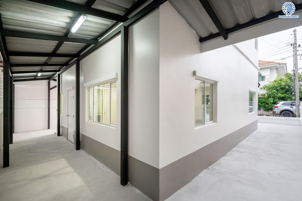 บ้านมือสองตกแต่งใหม่ ม.ลลิลอินเดอะพาร์ค บางใหญ่ พร้อมอยู่ตอบโจทย์ทุกฟังก์ชัน เนื้อที่ 39.9 ตร.ว. ฟังก์ชัน 3 ห้องนอน 2 ห้องน้ำ 1 ที่จอดรถ บนทำเลเดินทางสะดวก ใกล้เซ็นทรัลเวสต์เกต ทางด่วน "กาญจนาภิเษก และเพียง 5 นาทีถึงรถไฟฟ้าสายสีม่วง "สถานีตลาดบางใหญ่"